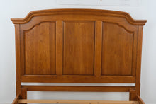 Load image into Gallery viewer, Sumter Furniture Solid Oak Queen Bed Frame with Arched Design