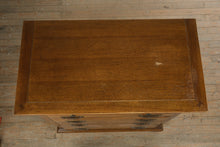 Load image into Gallery viewer, Glenmore 5-Drawer Solid Wood Chest of Drawers