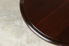Load image into Gallery viewer, Traditional Cherry Queen Anne Oval Coffee Table
