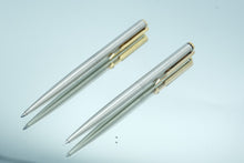 Load image into Gallery viewer, Parker Arrow Twist Flighter GT Pen & Pencil Set – Brushed Stainless Steel with Gold Trim, Vintage Boxed Writing Set