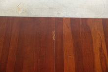 Load image into Gallery viewer, Pennsylvania House Solid Cherry Queen Anne Dining Table with Two Leaves