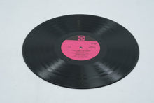 Load image into Gallery viewer, Petula Clark – Petula Clark’s Hit Parade Vinyl LP (1966, Pye Records NPL 18159, UK Pressing) – Includes Downtown & I Know a Place