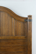 Load image into Gallery viewer, Pulaski Furniture Queen Oak Bed with Bench Footboard