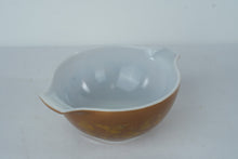 Load image into Gallery viewer, Pyrex Early American Cinderella Mixing Bowl Set 4 Piece Brown Gold 441 442 443 444