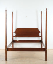 Load image into Gallery viewer, Craftique Heirloom Mahogany Queen Pencil Post Bed – MEL Finish, 80" Tall