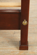 Load image into Gallery viewer, Charleston Queen Size Pencil Post Bed – Solid Mahogany