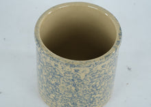 Load image into Gallery viewer, Vintage RRP Co Roseville Ohio Spongeware Stoneware Crock #700-5 – 6” x 6”