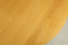 Load image into Gallery viewer, Solid Oak 54 Inch Round Pedestal Dining Table