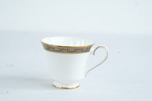 Load image into Gallery viewer, Royal Doulton Harlow H5034 Fine Bone China 49 Piece Dinnerware Set Service for 10