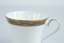 Load image into Gallery viewer, Royal Doulton Harlow H5034 Fine Bone China 49 Piece Dinnerware Set Service for 10