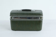 Load image into Gallery viewer, Vintage Samsonite Sherbrooke Ladies Beauty Case Palm Green Style 73412