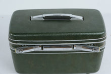 Load image into Gallery viewer, Vintage Samsonite Sherbrooke Ladies Beauty Case Palm Green Style 73412