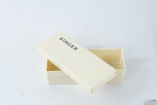 Load image into Gallery viewer, Vintage Singer 1425N Sewing Machine Accessories Manual Pedal Carrying Bag
