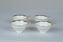 Load image into Gallery viewer, Spode Chatham Y5280 Bone China Dinnerware Set 26 Pieces Gold Trim England