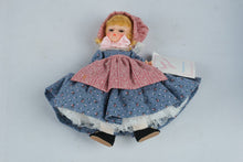 Load image into Gallery viewer, Madame Alexander Shirley Sue Vintage Miniature Showcase Doll 8 Inch Original Box