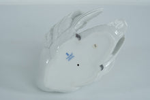 Load image into Gallery viewer, Lladró “Swan with Wings Spread” Porcelain Figurine (Model 05231) – Elegant White Collectible with Original Box