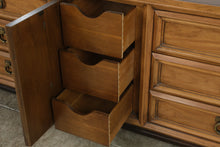 Load image into Gallery viewer, Vintage Thomasville Tamerlane 9-Drawer Dresser, 1974