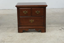 Load image into Gallery viewer, Thomasville Winston Court 2-Drawer Nightstand
