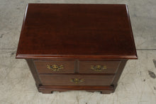 Load image into Gallery viewer, Thomasville Winston Court 2-Drawer Nightstand