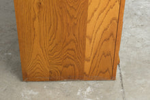 Load image into Gallery viewer, Thomasville Solid Oak Dresser with Center Cabinet and Seven Drawers