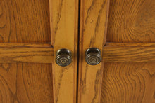Load image into Gallery viewer, Thomasville Solid Oak Dresser with Center Cabinet and Seven Drawers