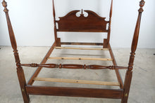 Load image into Gallery viewer, Thomasville Winston Court Queen Poster Bed