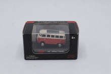 Load image into Gallery viewer, Malibu International VW Bus T1 Samba (1:87 HO Scale, Diecast Model, #108)
