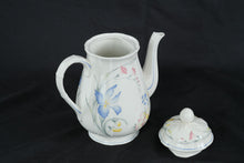 Load image into Gallery viewer, Villeroy Boch Riviera Coffee Pot Porcelain Floral Lid 9.5 Inch
