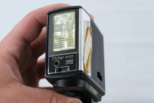 Load image into Gallery viewer, Vivitar Auto 252 Vintage Electronic Camera Flash Hot Shoe Thyristor 1970s