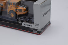 Load image into Gallery viewer, Motorart Volvo A40D Articulated Dump Truck with Semi Lowboy Trailer (1:87 HO Scale, Diecast Model, #13147)