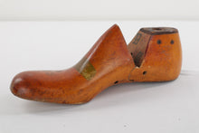 Load image into Gallery viewer, Wooden Shoe Form 10 EE W