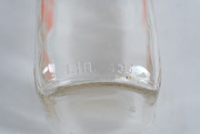 Load image into Gallery viewer, Vintage Amboy Dairy Syracuse NY Half Gallon Milk Bottles with Wire Carrier Set of 6