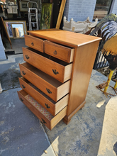 Load image into Gallery viewer, Sumter Cabinet Co. Chest of Drawers – Solid Wood 5-Drawer Chest