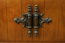 Load image into Gallery viewer, 1973 Lane Cedar Hope Chest with Tray – Style 2442-88