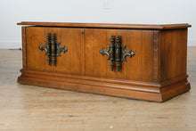 Load image into Gallery viewer, 1973 Lane Cedar Hope Chest with Tray – Style 2442-88