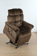Load image into Gallery viewer, Golden Technologies Power Lift Recliner Chair