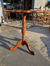 Load image into Gallery viewer, Vintage Scalloped Edge Tilt-Top Side Table