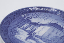 Load image into Gallery viewer, Royal Copenhagen 1975 Christmas Plate Marselisborg Slot Denmark 7 Inch

