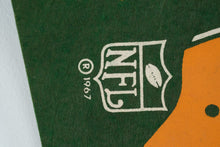 Load image into Gallery viewer, Vintage Green Bay Packers NFL Felt Pennant Football Helmet 30 Inch
