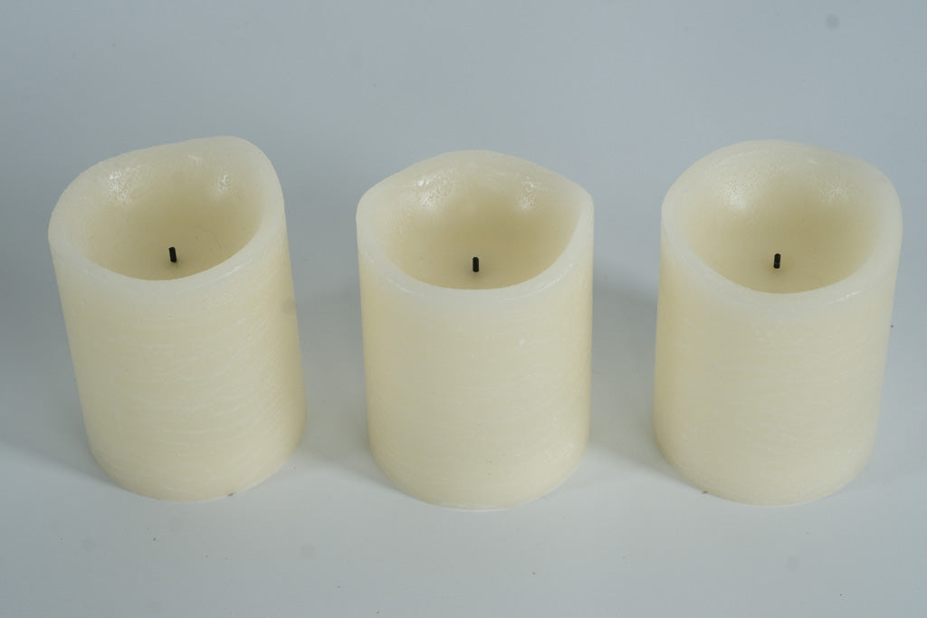 Set of 3 Battery-Powered Flameless Candles – Realistic Flickering LED Pillar Candles