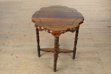 Load image into Gallery viewer, Traditional Solid Wood Round Side Table with Scalloped Edge Top
