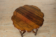 Load image into Gallery viewer, Traditional Solid Wood Round Side Table with Scalloped Edge Top
