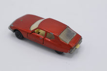 Load image into Gallery viewer, Vintage 1971 Matchbox Superfast No. 51 Citroën SM – Made in England by Lesney
