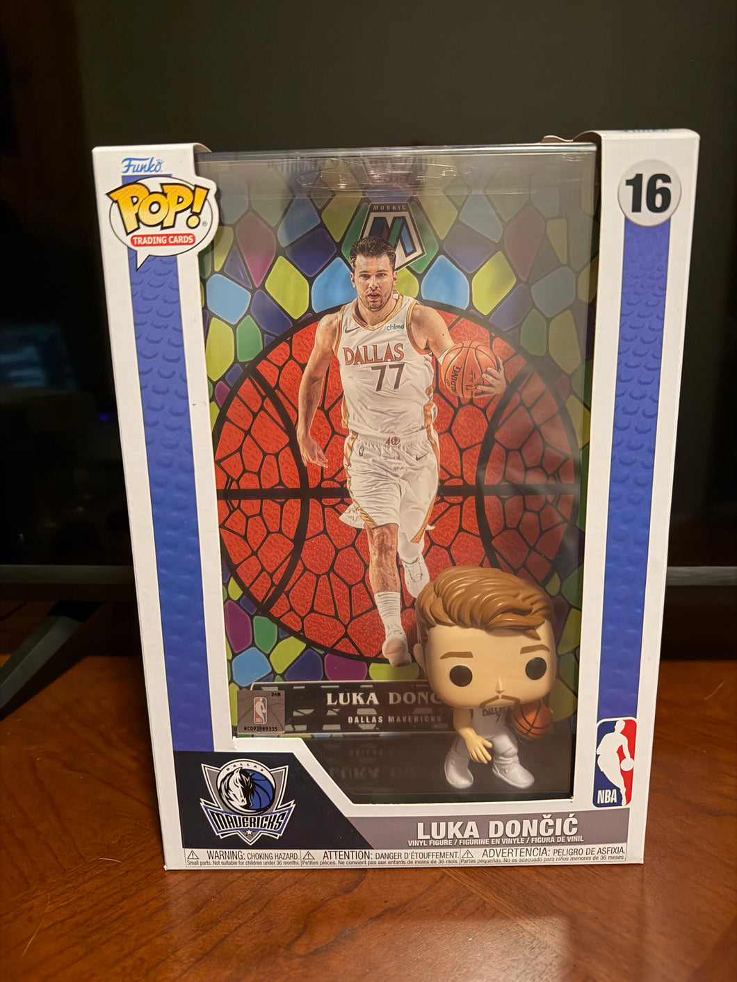 Funko Pop! Trading Cards #16 Luka Dončić – Dallas Mavericks NBA Mosaic Edition (Vinyl Figure + Card Display)