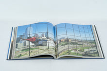 Load image into Gallery viewer, A Day in the Life of America – Rick Smolan &amp; David Cohen (Hardcover, 1986, Collins)
