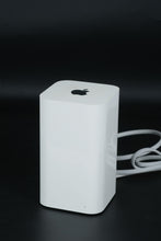 Load image into Gallery viewer, Apple AirPort Extreme A1521 6th Gen Dual Band WiFi Router 80211ac White

