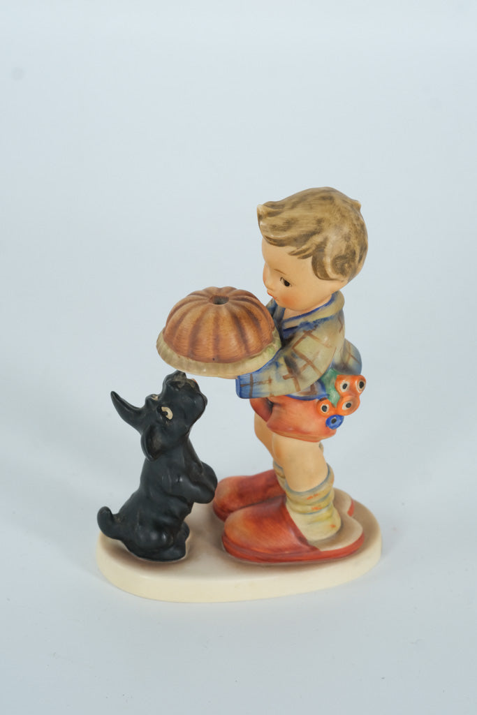 Vintage Goebel Hummel Figurine “Begging His Share” #196/0 – TMK-5 1972–1979