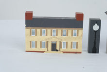 Load image into Gallery viewer, Vintage Cats Meow Williamsburg Village Wood Buildings Lot of 4 1987 1993
