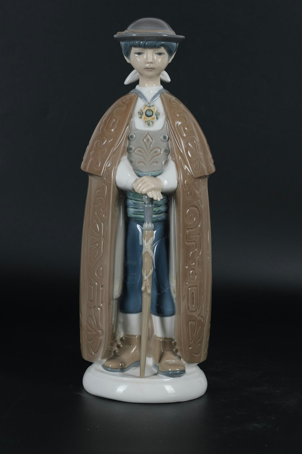 Lladro “Galician Nobleman” Figurine – Handcrafted Porcelain – Retired Collectible