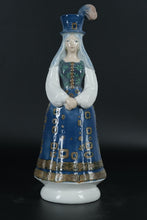 Load image into Gallery viewer, Lladro Figurine – Solemn Lady #01001157 (Retired, Handcrafted Porcelain, 1971–1975)
